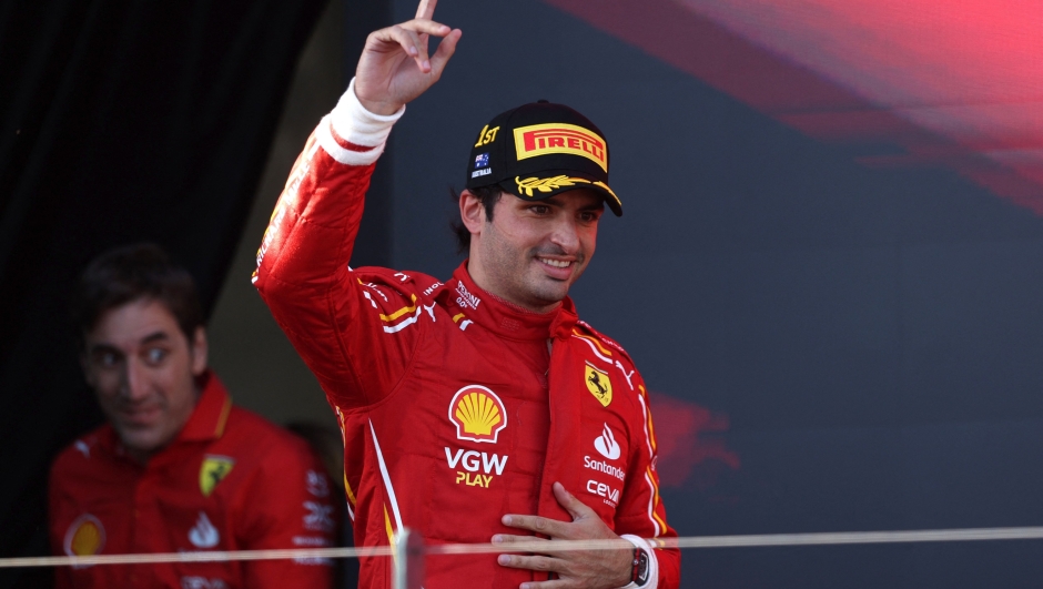 Ferrari's Spanish driver Carlos Sainz Jr celebrates victory on the podium after the Australian Formula One Grand Prix at Albert Park Circuit in Melbourne on March 24, 2024. (Photo by Martin KEEP / AFP) / -- IMAGE RESTRICTED TO EDITORIAL USE - STRICTLY NO COMMERCIAL USE --