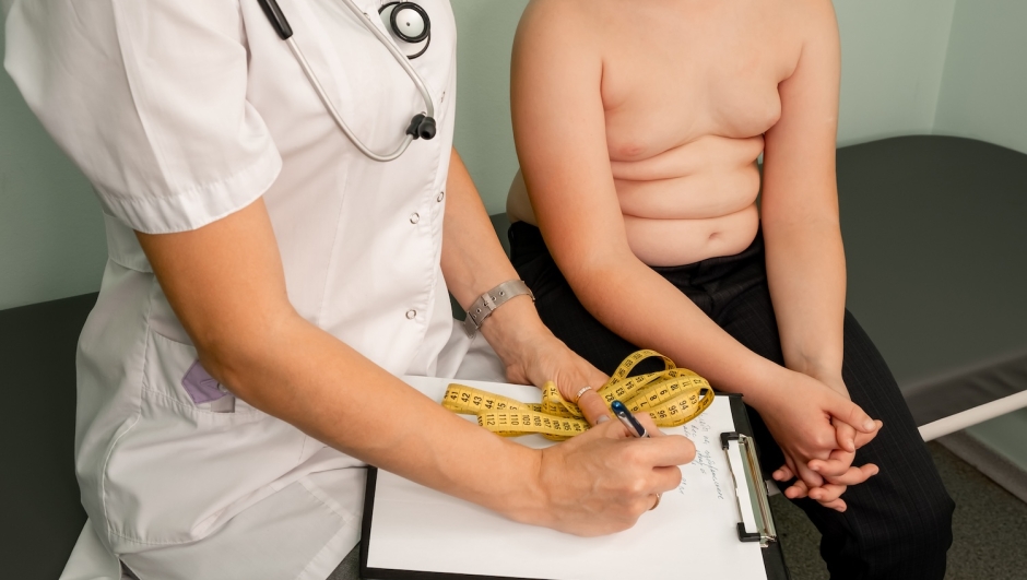 Obesità infantile e rischio di sclerosi multipla: cosa dice la scienza su un possibile legame