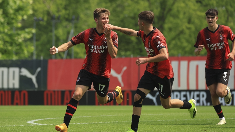 MILAN, ITALY - MAY 12: Filippo Scotti (L) of AC Milan U19 celebrates with Diego Sia (R) after scoring the his team's second goal during the Primavera 1 match between Milan U19 and Frosinone U19 at Vismara PUMA House of Football on May 12, 2024 in Milan, Italy. (Photo by Giuseppe Cottini/AC Milan via Getty Images)