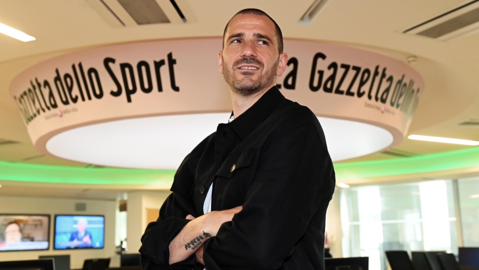 Milano 30.05.2024 Redazione Gazzetta/LEONARDO BONUCCI IN GAZZETTA/SPORT/CALCIO/ATTENZIONE: SOLO AD USO FOTOGIORNALISTICO/ ph Fabio Bozzani/Nella foto LEONARDO BONUCCI DURANTE LA SUA VISITA IN GAZZETTA DELLO SPORT - LEONARDO BONUCCI - fotografo: FABIO BOZZANI