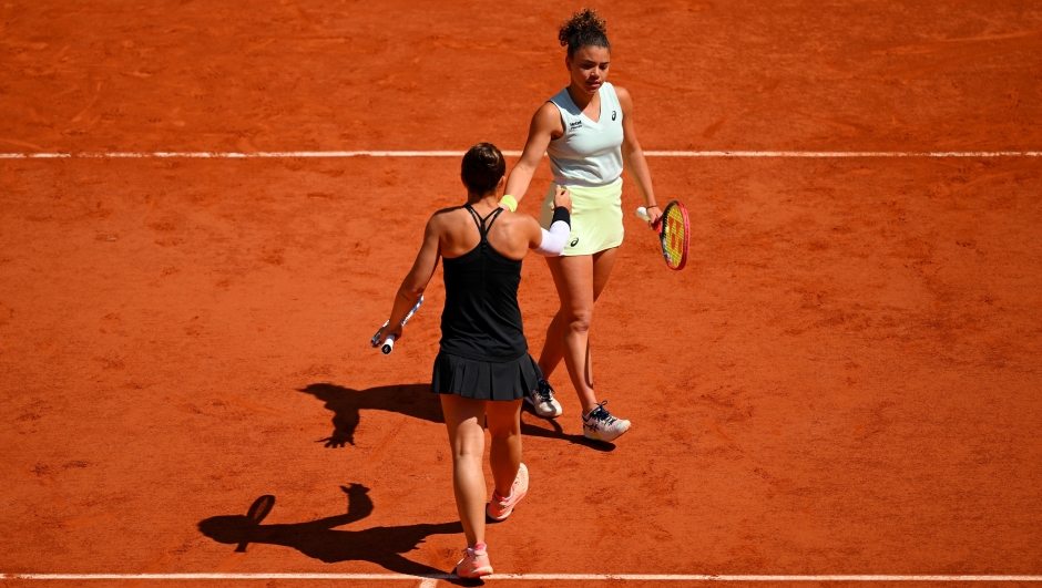 PARIS, FRANCE - JUNE 09: Jasmine Paolini of Italy and Sara Errani of Italy react against Coco Gauff of United States and Katerina Siniakova of Czechia during the Women's Doubles Final match on Day 15 of the 2024 French Open at Roland Garros on June 09, 2024 in Paris, France. (Photo by Tim Goode/Getty Images)