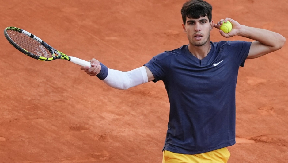 Spain's Carlos Alcaraz gestures as he plays against Germany's Alexander Zverev during their men's singles final match on Court Philippe-Chatrier on day fifteen of the French Open tennis tournament at the Roland Garros Complex in Paris on June 9, 2024. (Photo by Dimitar DILKOFF / AFP)