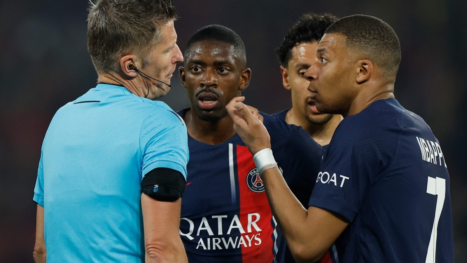 Paris Saint-Germain's French forward #07 Kylian Mbappe speaks to Italian referee Daniele Orsato during the UEFA Champions League semi-final second leg football match between Paris Saint-Germain (PSG) and Borussia Dortmund, at the Parc des Princes stadium in Paris on May 7, 2024. (Photo by Odd ANDERSEN / AFP)