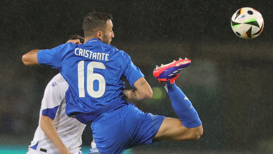 EMPOLI, ITALY - JUNE 9: Bryan Cristante of Italy tries to control the ball during the International Friendly match between Italy and Bosnia Herzegovina at Stadio Carlo Castellani on June 9, 2024 in Empoli, Italy.  (Photo by Gabriele Maltinti/Getty Images)