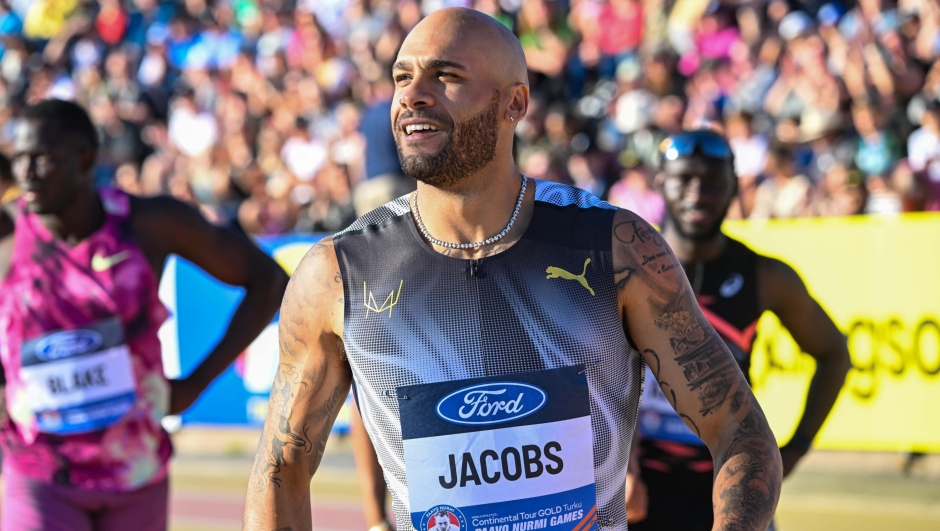 epa11420490 First place Lamont Marcell Jacobs of Italy smiles after the Men 100m final event at the Paavo Nurmi Games as part of the 2024 World Athletics Continental Tour Gold in Turku, Finland, 18 June 2024.  EPA/Kimmo Brandt