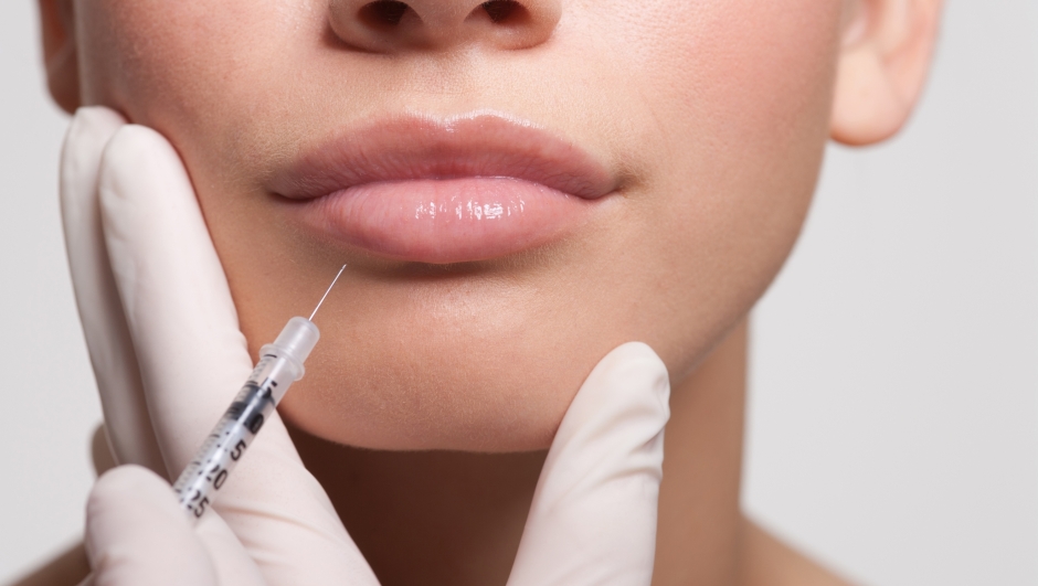 Botox: cos'è, come agisce e quali sono i rischi