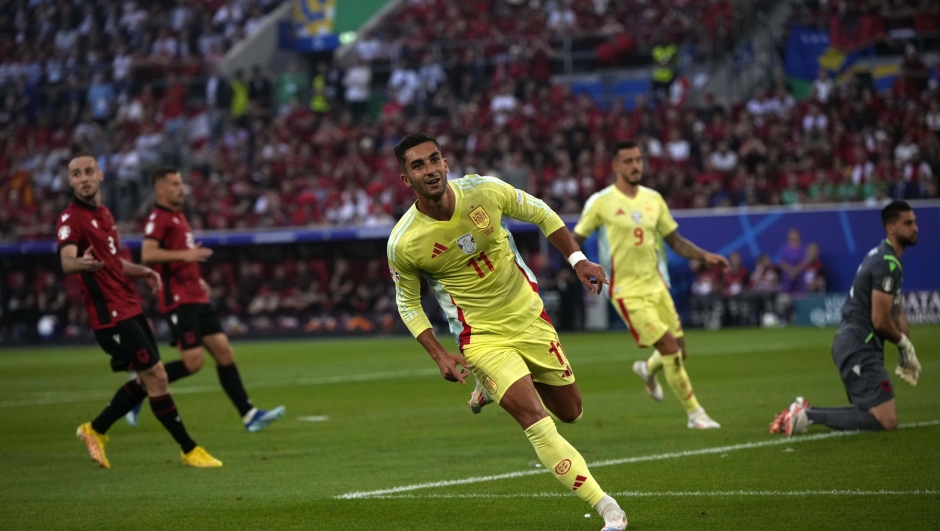 Spain's Ferran Torres celebrates after scoring his side's opening goal during a Group B match between Albania and Spain at the Euro 2024 soccer tournament in Duesseldorf, Germany, Monday, June 24, 2024. (AP Photo/Alessandra Tarantino)