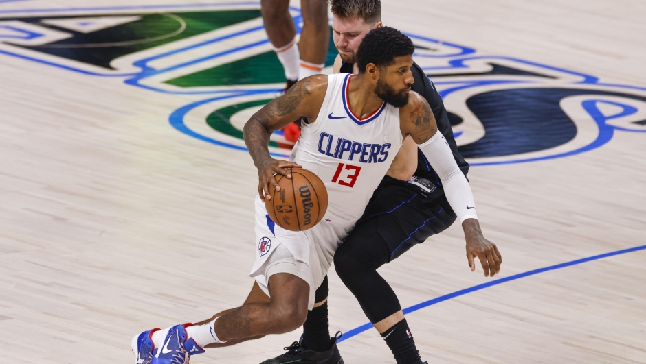 epa11317537 Los Angeles Clippers forward Paul George (L) dribbles past Dallas Mavericks guard Luka Doncic (R) of Slovenia during the second half of the NBA Western Conference first round playoff game six between the Los Angeles Clippers and the Dallas Mavericks in Dallas, Texas, USA, 03 May 2024.  EPA/ADAM DAVIS SHUTTERSTOCK OUT