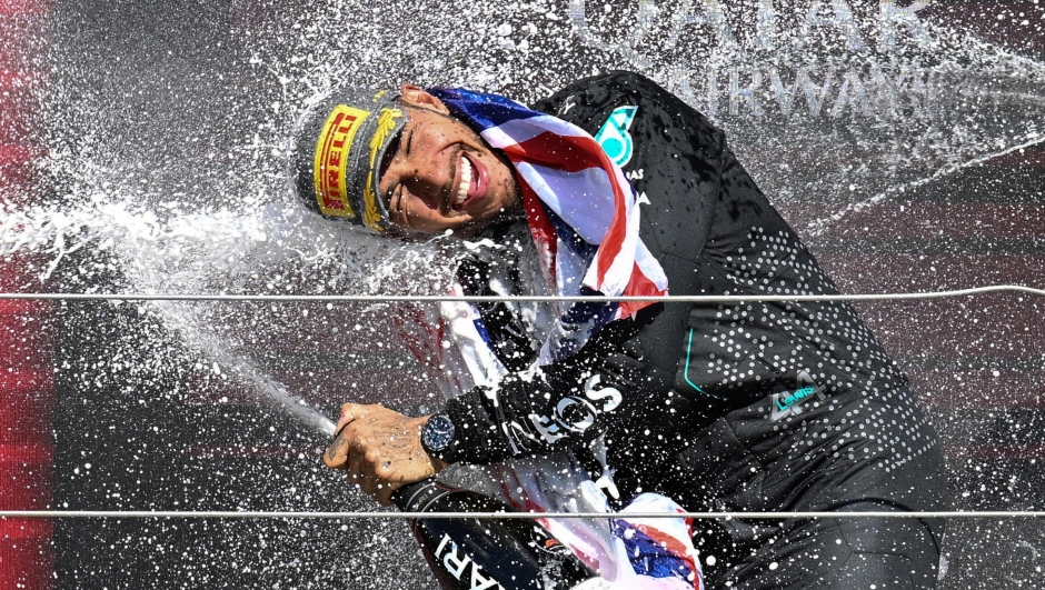 epaselect epa11465450 Mercedes driver Lewis Hamilton of Britain celebrates winning the Formula One British Grand Prix at the Silverstone Circuit racetrack in Towcester, Britain, 07 July 2024  EPA/PETER POWELL .