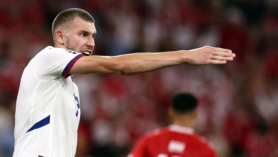 epa11437790 Strahinja Pavlovic of Serbia reacts during the UEFA EURO 2024 Group C soccer match between Denmark and Serbia, in Munich, Germany, 25 June 2024.  EPA/ANNA SZILAGYI