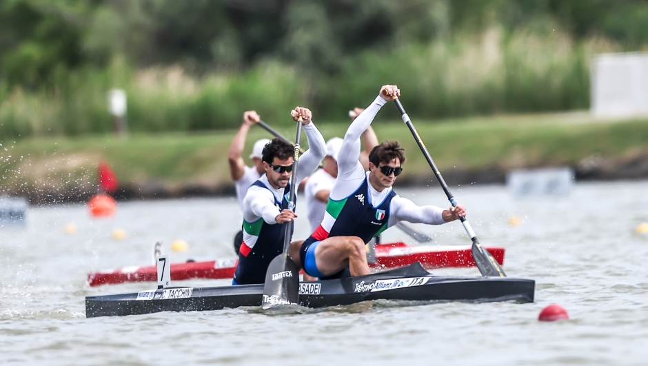 SZEGED, HUNGARY - MAY 12: Gabriele Casadei, Carlo Tacchini of Italy competes in the C2 Men 1000m Final A during the ICF Canoe Sprint World Cup 2024 on May 12, 2024 in Szeged, Hungary. (Photo by David Balogh/Getty Images)