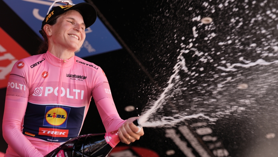 Maglia Rosa, Elisa Longo Borghini (Lidl - Trek)Pink Jersey  the 6th stage of the Giro dItalia Women, from San Benedetto del Tronto to Chieti, Italy Friday, July 12, 2024. Sport - cycling . (Photo by Massimo Paolone/LaPresse)