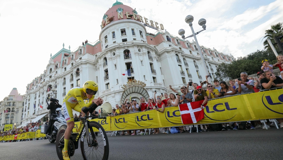 UAE Team Emirates team's Slovenian rider Tadej Pogacar cycles past the Negresco Hotel in Nice during the 21st and final stage of the 111th edition of the Tour de France cycling race, a 33,7 km individual time-trial between Monaco and Nice on the French Riviera, on July 21, 2024. (Photo by Thomas SAMSON / AFP)