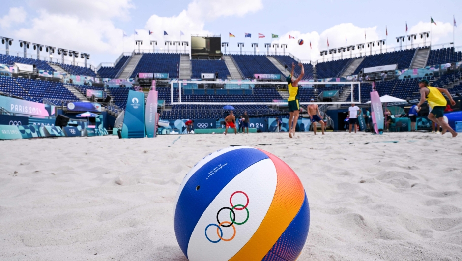 An official beach volley ball is pictured at Eiffel Tower Stadium in Paris, on July 24, 2024, ahead of the Paris 2024 Olympic Games. (Photo by Kirill KUDRYAVTSEV / AFP)