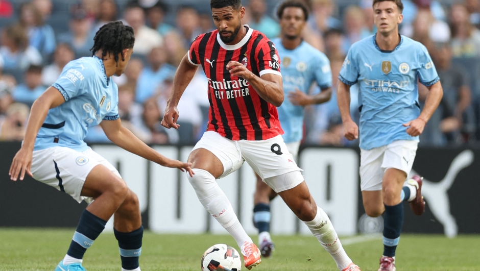 AC Milan's English midfielder #08 Ruben Loftus-Cheek runs with the ball during the pre-season club friendly football match between Manchester City and AC Milan at Yankee Stadium in New York on July 27, 2024. (Photo by Charly TRIBALLEAU / AFP)