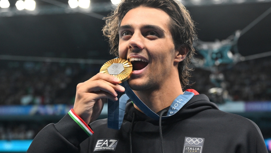 Italian Thomas Ceccon celebrates with the gold medal after winning the Men's 100m Backstroke Final of the Swimming competitions during the Paris 2024 Olympic Games at the Paris La Defense Arena in Paris, France, 29 July 2024. Summer Olympic Games will be held in Paris from 26 July to 11 August 2024.   ANSA/ETTORE FERRARI
