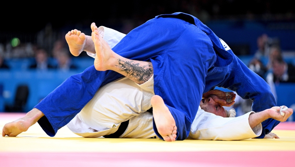 epaselect epa11508607 Francois Gauthier Drapeau (blue) of Canada and Antonio Esposito of Italy in action during their Men -81kg quarterfinal bout of the Judo competitions in the Paris 2024 Olympic Games, at the Champs-de-Mars Arena in Paris, France, 30 July 2024.  EPA/CAROLINE BLUMBERG
