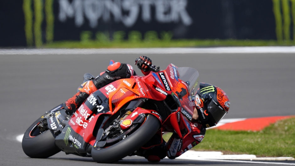 epa11518892 Italian rider Francesco Bagnaia of Ducati Lenovo Team in action during the MotoGP Free Practice session at the Motorcycling Grand Prix of Great Britain at the Silverstone race track, in Silverstone, Britain, 02 August 2024. The 2024 British Grand Prix takes place from 02 to 04 August 2024.  EPA/TIM KEETON