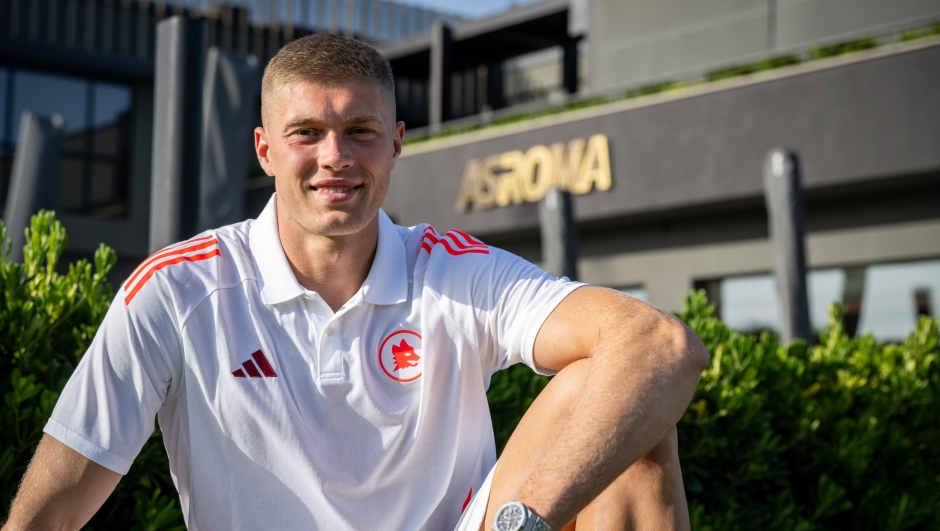 ROME, ITALY - AUGUST 02: AS Roma new Signing Artem Dovbyk during is first day at Centro Sportivo Fulvio Bernardini on August 02, 2024 in Rome, Italy. (Photo by Fabio Rossi/AS Roma via Getty Images)