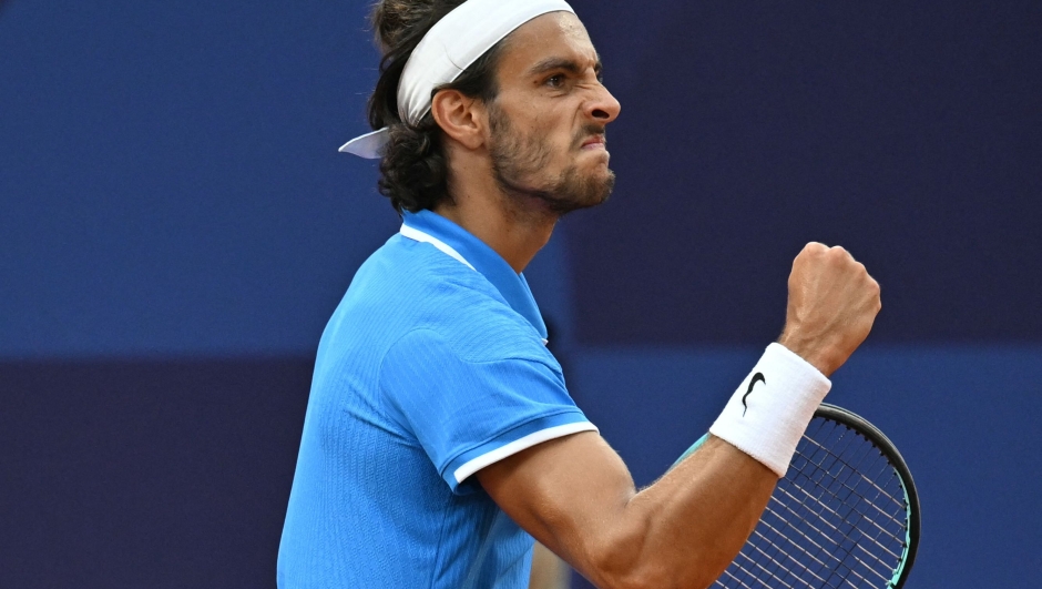 Italy's Lorenzo Musetti reacts while playing Canada's Felix Auger-Aliassime during their men's singles bronze medal tennis match on Court Philippe-Chatrier at the Roland-Garros Stadium during the Paris 2024 Olympic Games, in Paris on August 3, 2024. (Photo by PATRICIA DE MELO MOREIRA / AFP)