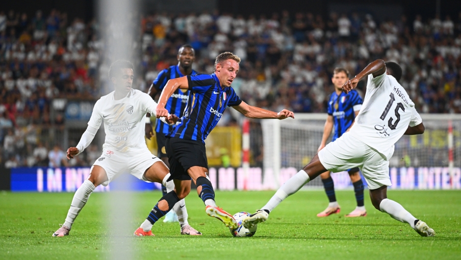 MONZA, ITALY - AUGUST 07:  Davide Frattesi of FC Internazionale in action during the Pre-season Friendly match between FC Internazionale v Al Ittihad at U-Power Stadium on August 07, 2024 in Monza, Italy. (Photo by Mattia Pistoia - Inter/Inter via Getty Images)