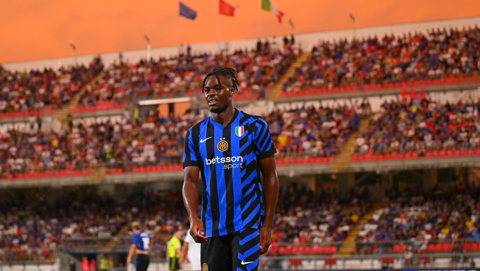 MONZA, ITALY - AUGUST 07:  Yann Auriel Bisseck of FC Internazionale in action during the Pre-season Friendly match between FC Internazionale v Al Ittihad at U-Power Stadium on August 07, 2024 in Monza, Italy. (Photo by Mattia Pistoia - Inter/Inter via Getty Images)