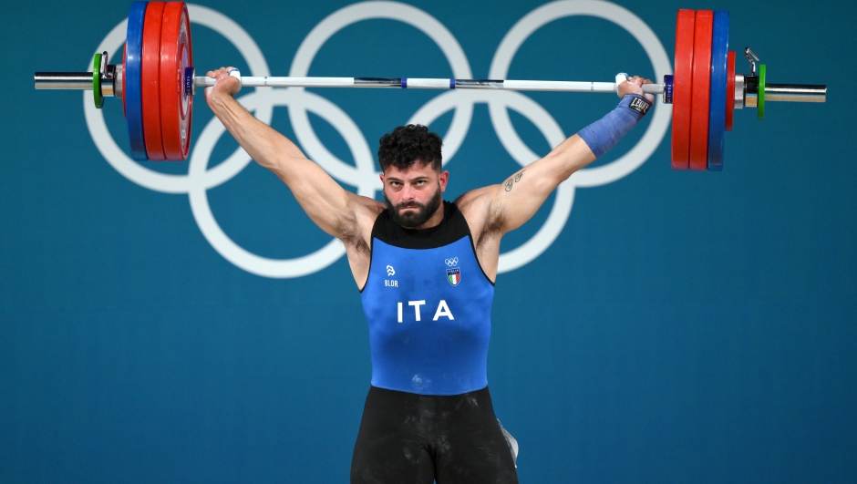 PARIS, FRANCE - AUGUST 09: Antonino Pizzolato of Team Italy performs a snatch during the Weightlifting Men's 89kg on day fourteen of the Olympic Games Paris 2024 at South Paris Arena on August 09, 2024 in Paris, France. (Photo by David Ramos/Getty Images)