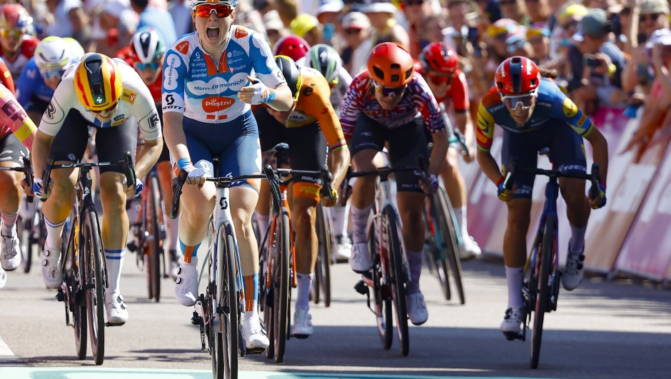 Tour de France Femmes 2024 - 3rd Edition - 1st stage Rotterdam - The Hague 123 km - 12/08/2024 - Sprint - Charlotte Kool (NED - Team dsm-firmenich PostNL) - Anniina Ahtosalo (FIN - Uno-X Mobility) - Elisa Balsamo (ITA - Lidl - Trek) - photo Rafa Gomez/SprintCyclingAgency©2024