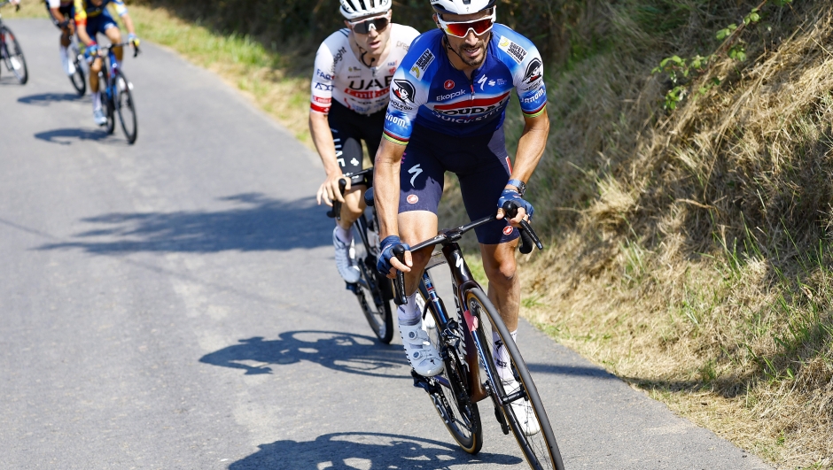 Donostia San Sebastian Klasikoa 2024 - 44th Edition - San Sebastián - San Sebastián 236 km - 10/08/2024 - Julian Alaphilippe (FRA - Soudal - Quick Step) - Marc Hirschi (SUI - UAE Team Emirates) - photo Rafa Gomez/SprintCyclingAgency©2024