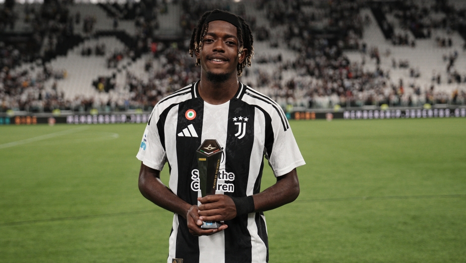 Juventus’ Samuel Mbangula Panini Player of the Match during the Serie A soccer match between Juventus and Como at the Allianz Stadium in Turin, north west Italy - Monday, August 19, 2024. Sport - Soccer . (Photo by Marco Alpozzi/Lapresse)