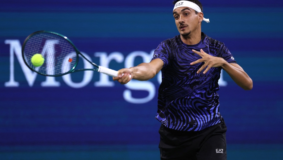 NEW YORK, NEW YORK - AUGUST 27: Lorenzo Sonego of Italy returns against Tommy Paul of the United States during their Men's Singles First Round match on Day Two of the 2024 US Open at the USTA Billie Jean King National Tennis Center on August 27, 2024 in the Flushing neighborhood of the Queens borough of New York City.   Sarah Stier/Getty Images/AFP (Photo by Sarah Stier / GETTY IMAGES NORTH AMERICA / Getty Images via AFP)