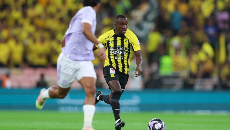 JEDDAH, SAUDI ARABIA - AUGUST 29: Moussa Diaby of Al Ittihad battling for the ball during the Saudi Pro League match between Al Ittihad and Al Taawoun at King Abdullah Sports City on August 29, 2024 in Jeddah, Saudi Arabia.  (Photo by Yasser Bakhsh/Getty Images)