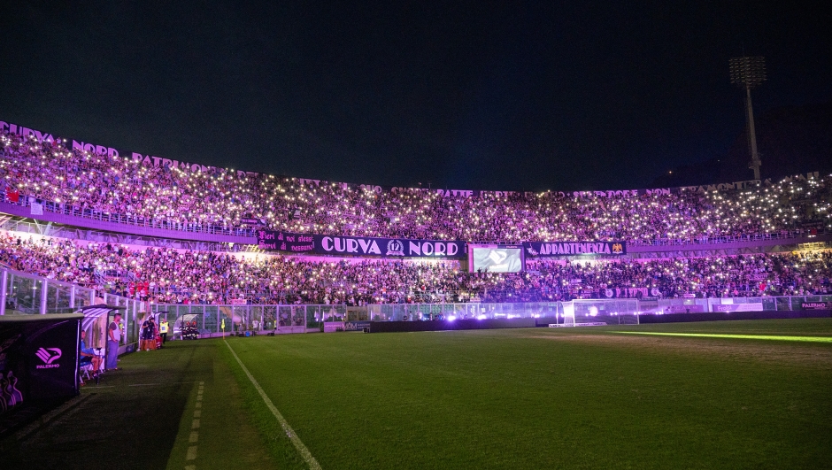 Foto Giovanni Isolino/LaPresse 01 Settembre 2024 Palermo, Italia - sport, calcio - Palermo vs Cosenza - Campionato di calcio Serie B 2024/2025 - Stadio Renzo Barbera.
Nella foto: tifosi palermo 

September 01, 2023 Palermo, Italy - sport, soccer - Palermo vs Cosenza - Italian Football Championship League B 2024/2025 - Renzo Barbera stadium. In the pic: palermo supporters