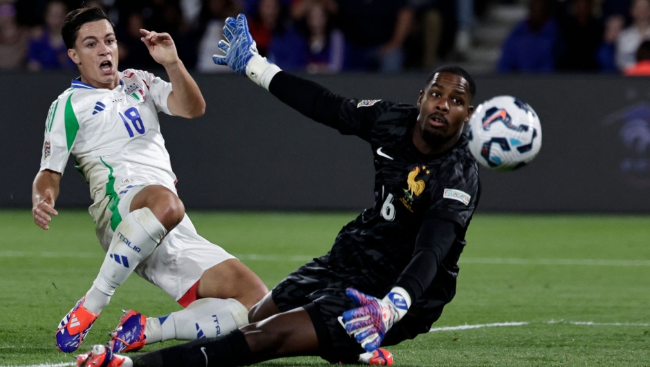 Italy's forward #18 Giacomo Raspadori scores his team third goal on front of France's goalkeeper #16 Mike Maignan during the UEFA Nations League Group A2 football match between France and Italy at the Parc des Princes in Paris on September 6, 2024. (Photo by STEPHANE DE SAKUTIN / AFP)