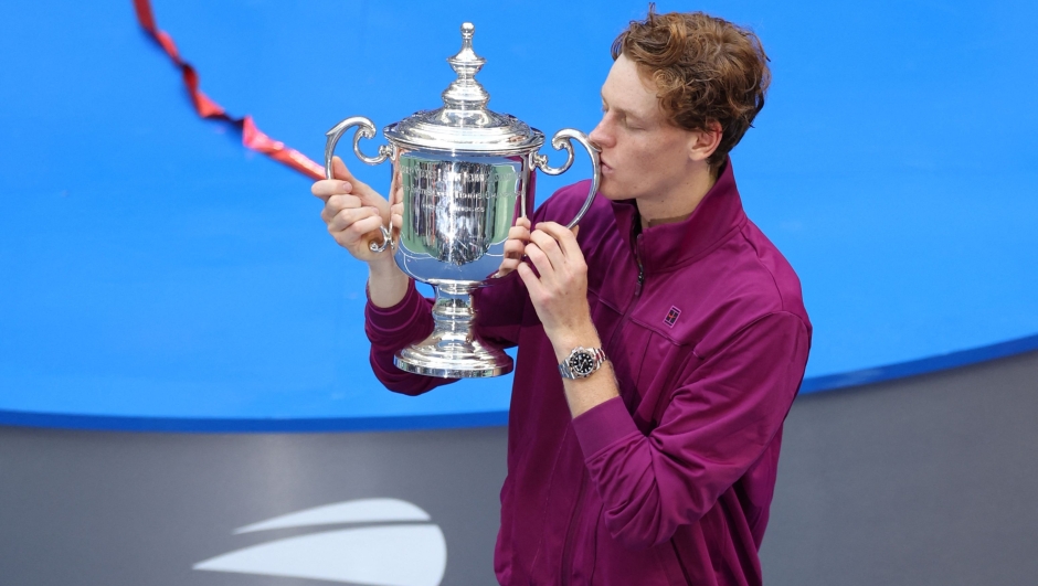 Italy's Jannik Sinner kisses the trophy after winning his men's final match against USA's Taylor Fritz on day fourteen of the US Open tennis tournament at the USTA Billie Jean King National Tennis Center in New York City, on September 8, 2024. (Photo by CHARLY TRIBALLEAU / AFP)