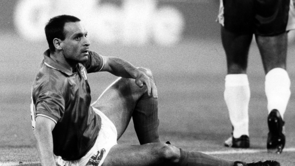 anni '90
Salvatore Schillaci, detto Totò (Palermo, 1º dicembre 1964), è un ex calciatore italiano, di ruolo attaccante.
nella foto: Schillaci Salvatore in Italia - Uruguai 2-0