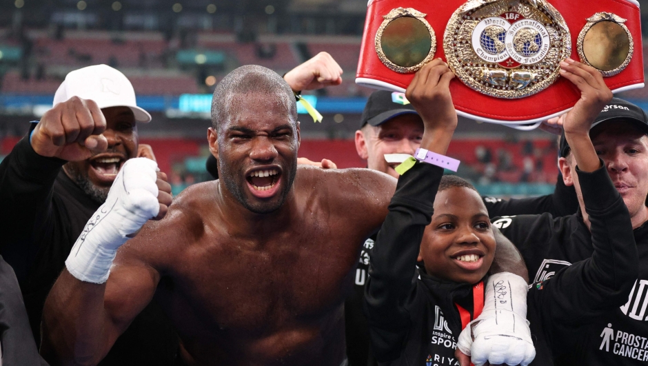 TOPSHOT - Britain's Daniel Dubois celebrates after defeating Britain's Anthony Joshua during their heavyweight boxing match for the IBF world title at Wembley Stadium in London on September 21, 2024.  (Photo by Adrian Dennis / AFP)