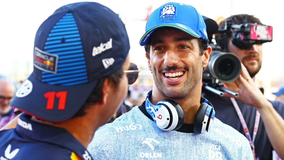 SINGAPORE, SINGAPORE - SEPTEMBER 22: Daniel Ricciardo of Australia and Visa Cash App RB talks with Sergio Perez of Mexico and Oracle Red Bull Racing on the drivers parade prior to the F1 Grand Prix of Singapore at Marina Bay Street Circuit on September 22, 2024 in Singapore, Singapore. (Photo by Mark Thompson/Getty Images)