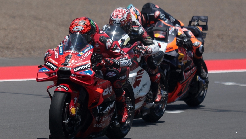 epa11627623 Ducati Lenovo rider Francesco Bagnaia (L) of Italy and other MotoGP riders in action during a practice session for the Motorcycling Grand Prix of Indonesia at the Pertamina Mandalika International Circuit on Lombok island, Indonesia, 27 September 2024.  EPA/ADI WEDA