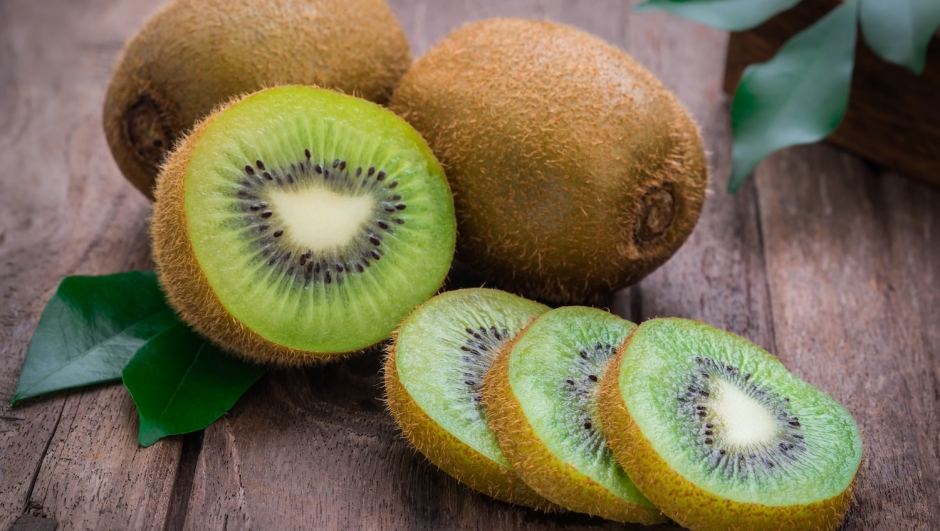 Il kiwi? Sarebbe meglio mangiarlo con la buccia. Ecco perché