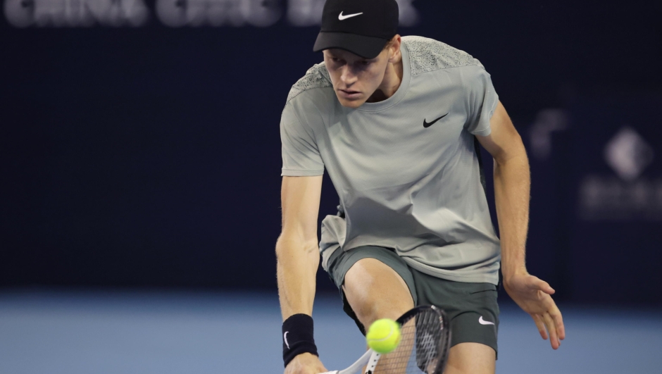 epa11633834 Jannik Sinner of Italy in action during his Men's Singles quarter finals match against Jiri Lehecka of the Czech Republic in the China Open tennis tournament in Beijing, China, 30 September 2024.  EPA/ANDRES MARTINEZ CASARES