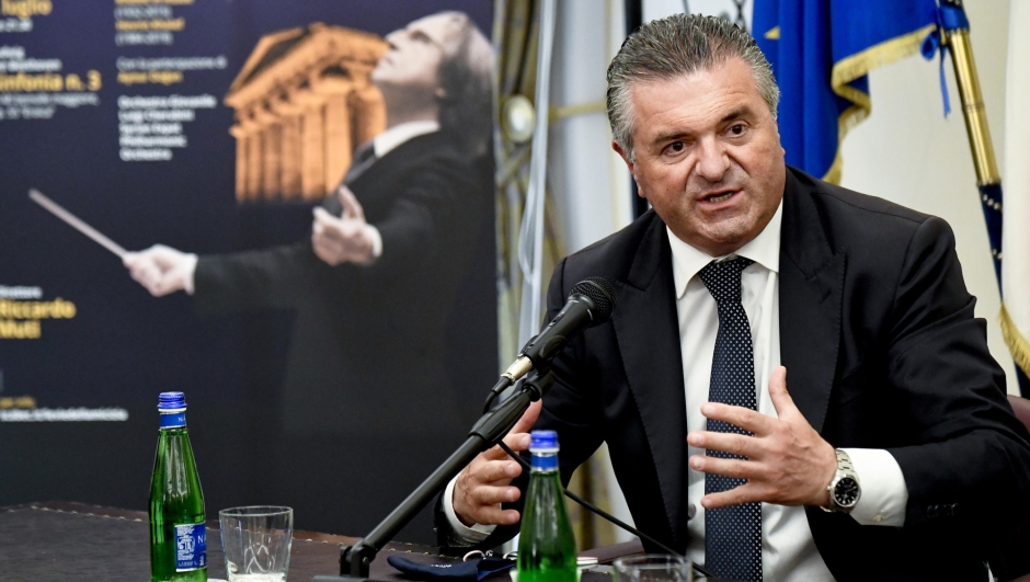 Il sindaco di Capaccio ( Salerno) Franco Alfieri presente con il presidente della regione Campania Vincenzo De Luca, nella sede della Giunta a Napoli, alla conferenza stampa di presentazione di ' Le vie dell' Amicizia' il concerto diretto dal maestro Riccardo Muti previsto nell'area dei templi di Paestum il prossimo 5 luglio, 24 giugno 2020 ANSA / CIRO FUSCO