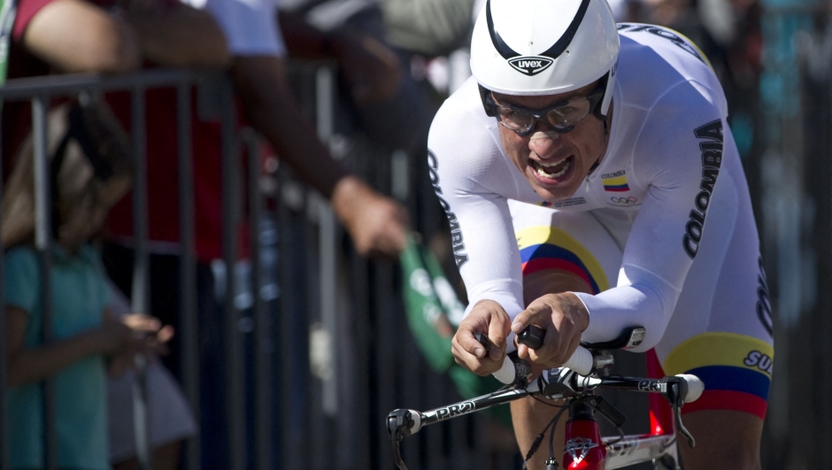 Colombian cyclist Marlon Perez (Gold) competes in the men's Individual Time Cycling Trial final of the XVI Pan American Games in Guadalajara, Mexico on October 16, 2011. AFP PHOTO/Raul ARBOLEDA (Photo by RAUL ARBOLEDA / AFP)