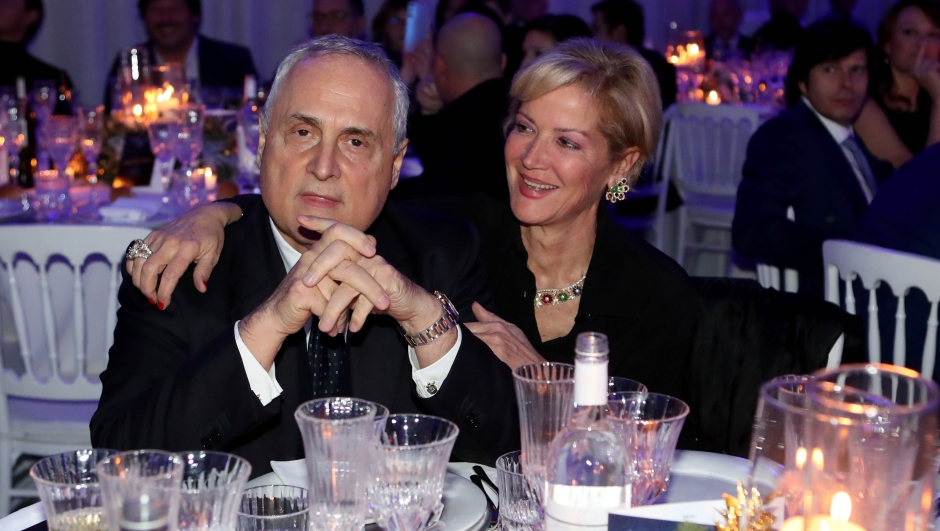 ROME, ITALY - DECEMBER 18: SS Lazio President Claudio Lotito with his wife Cristina Mezzaroma poses during the SS Lazio Christmas dinner at the Spazio Novecento on December 18, 2023 in Rome, Italy. (Photo by Marco Rosi - SS Lazio/Getty Images)