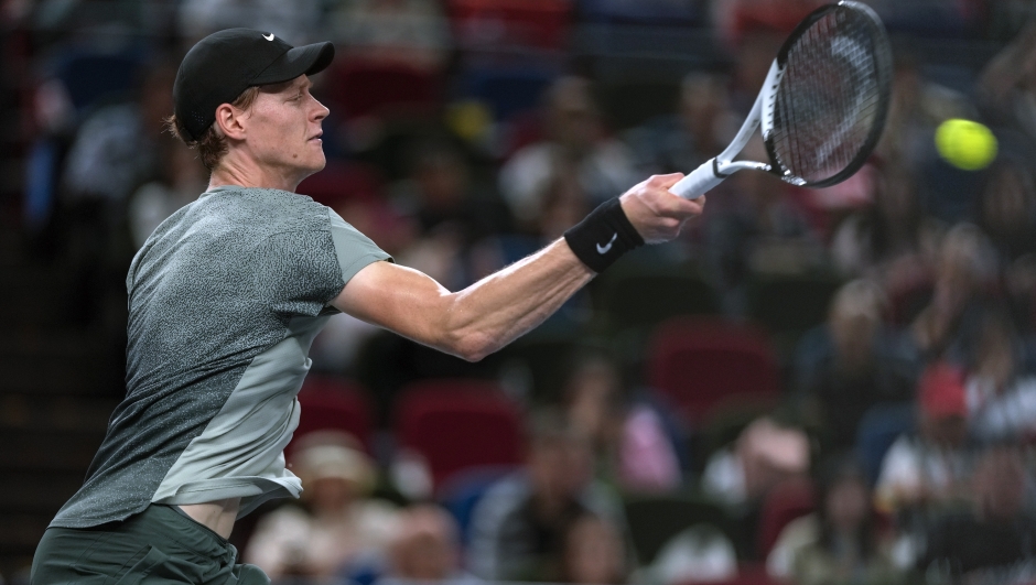 Jannik Sinner of Italy returns a forehand shot to Tomas Martin Etcheverry of Argentina during the men's singles match in the Shanghai Masters tennis tournament at Qizhong Forest Sports City Tennis Center in Shanghai, China, Sunday, Oct. 6, 2024. (AP Photo/Andy Wong)