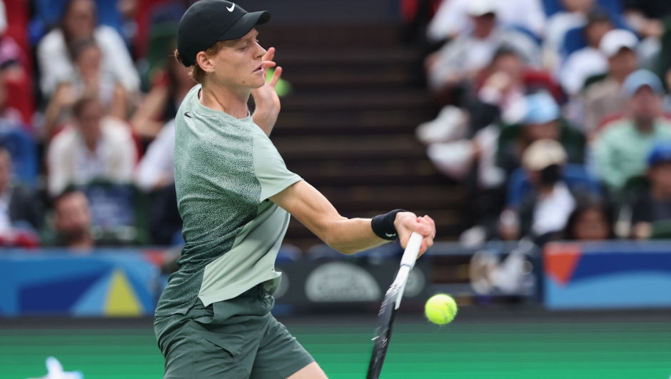 SHANGHAI, CHINA - OCTOBER 13:  Jannik Sinner of Italy returns a shot in the Men's Singles finals match against Novak Djokovic of Serbia on Day 14 of 2024 Shanghai Rolex Masters at Qi Zhong Tennis Centre on October 13, 2024 in Shanghai, China. (Photo by Lintao Zhang/Getty Images)