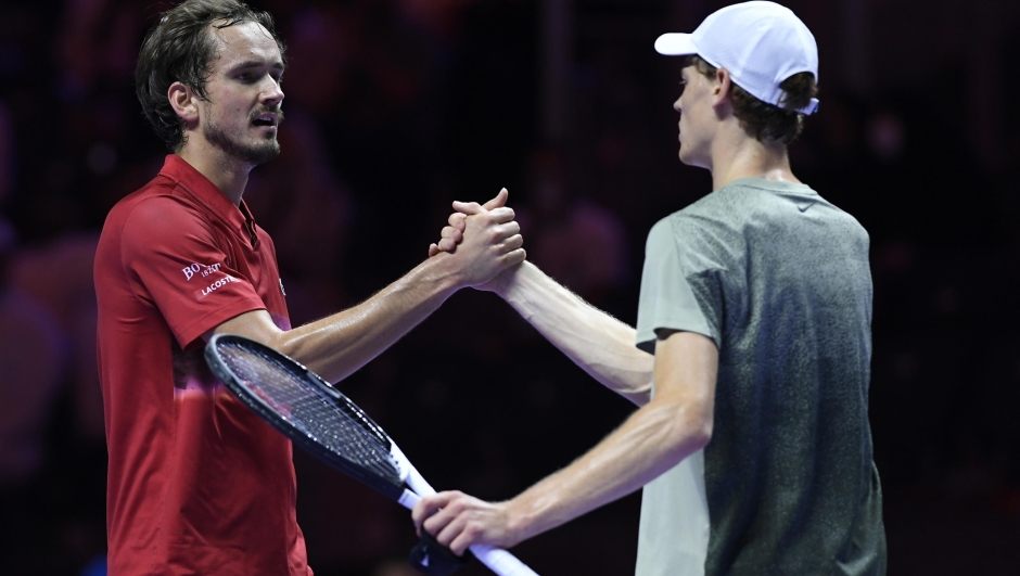 epa11662926 Jannik Sinner of Italy (R) shakes hands with Daniil Medvedev of Russia after winning their match at the Six Kings Slam exhibition tennis tournament in Riyadh, Saudi Arabia, 16 October 2024.  EPA/STR