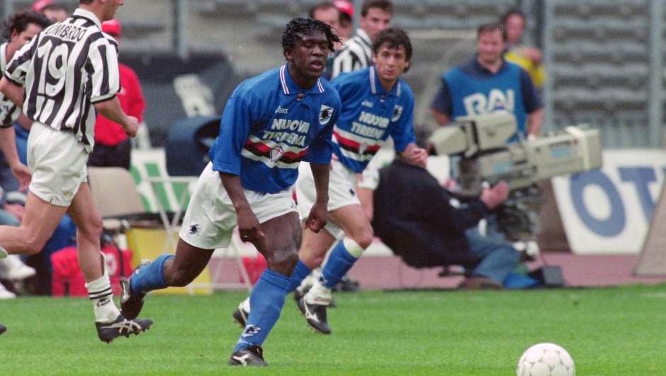 TURIN, ITALY - APRIL 13: Clarence Seedolf of Sampdoria in action during the Serie A match between Juventus and Sampdoria at the Stadio delle Alpi on April 9, 1996 in Turin, Italy. (Photo by Etsuo Hara/Getty Images)