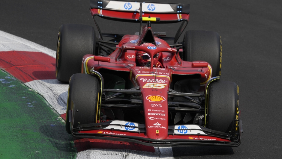 Carlos Sainz, of Spain, steers his Ferrari during the Formula One Mexico Grand Prix auto race at the Hermanos Rodriguez racetrack in Mexico City, Sunday, Oct. 27, 2024. (AP Photo/Eduardo Verdugo)