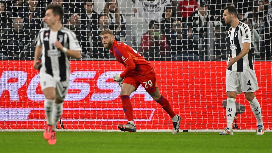 TURIN, ITALY - OCTOBER 30: Juventus' goalkeeper Michele Di Gregorio in action during the Serie A match between Juventus and Parma at Juventus Stadium on October 30, 2024 in Turin, Italy. (Photo by Filippo Alfero - Juventus FC/Juventus FC via Getty Images)